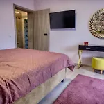Central Luxury Apartment With City View
